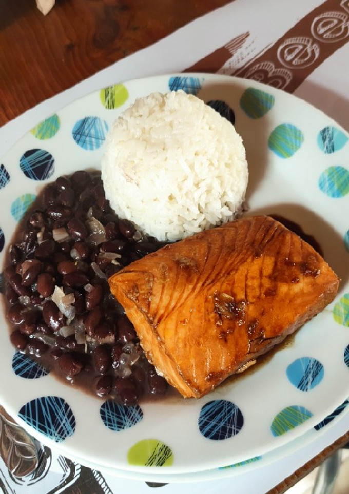 Una foto de Salmón con soja y miel