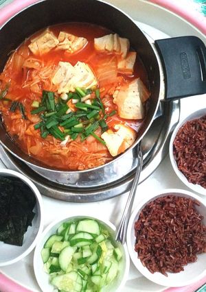 Hình của món Canh kim chi ức gà gạo lứt ăn kèm rong biển (Eat clean).