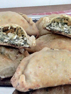Una foto de Empanadas de Espinacas, queso y huevo duro con masa de Ricota