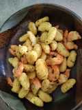 Gnocchis aux crevettes flambées au pastis