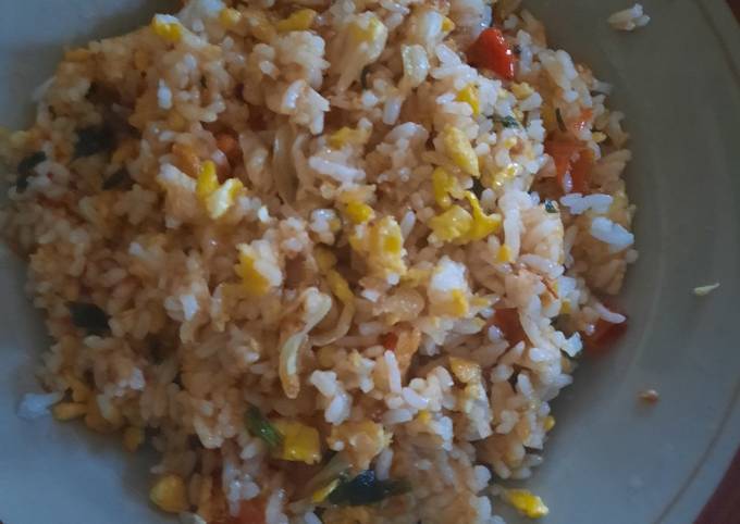 Resep Nasi goreng rumahan oleh Puji Fuji - Cookpad