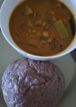 A picture of சுரைக்காய் மொச்சக் கொட்டை குழம்பு.