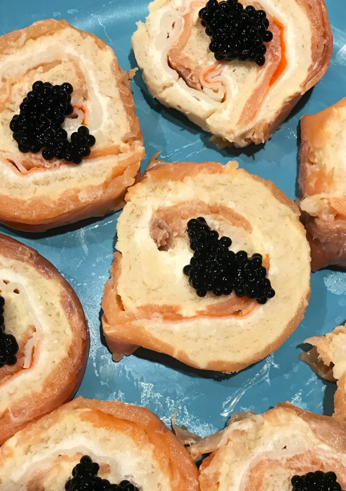 Una foto de Rollos de canapés salmón