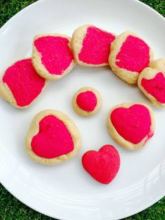 ভ্যানিলা হার্ট কুকিস্ (Vanilla Heart Cookies recipe in Bengali) রেসিপির প্রধান ছবি