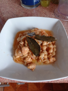 Una foto de Garbanzos con pollo estilo Mauro ✨