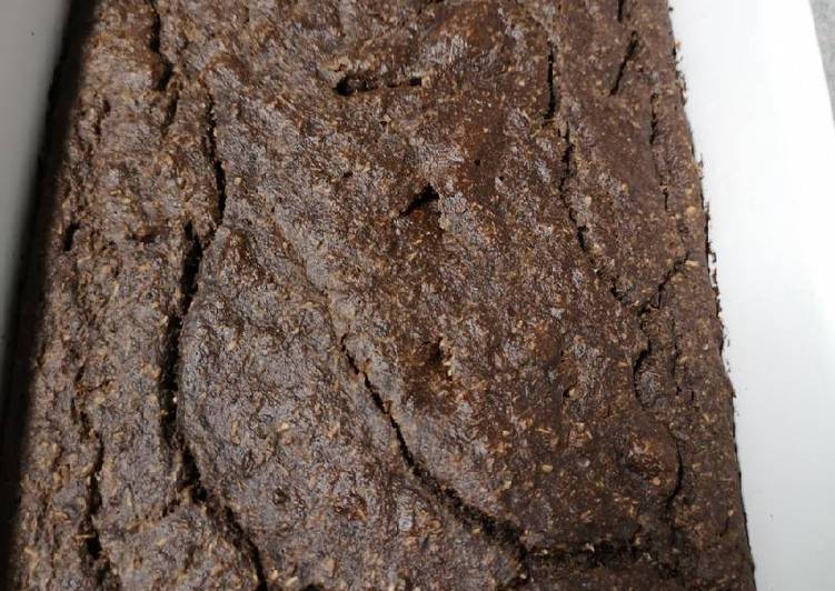 Bolo de banana, coco e alfarroba