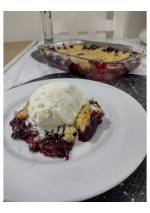 Una foto de Crumble de frutos rojos✨
