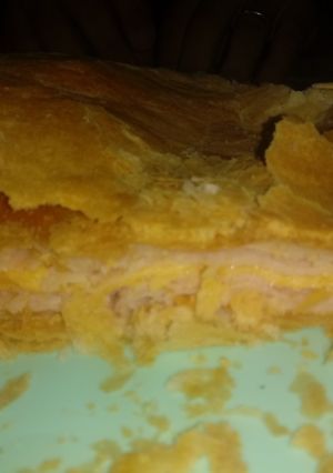 Una foto de Tarta hojaldrada de Jamón y Queso