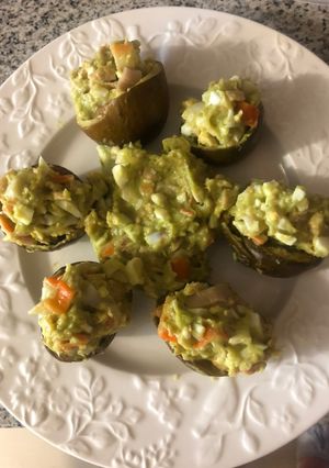 Una foto de Aguacates rellenos