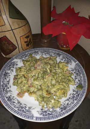 Una foto de Revuelto de habas (cosecha de mi padre😍)