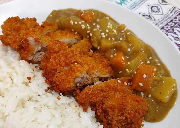 makanan Japanese chicken curry rice (nasi ayam kari ala jepang) yang Enak