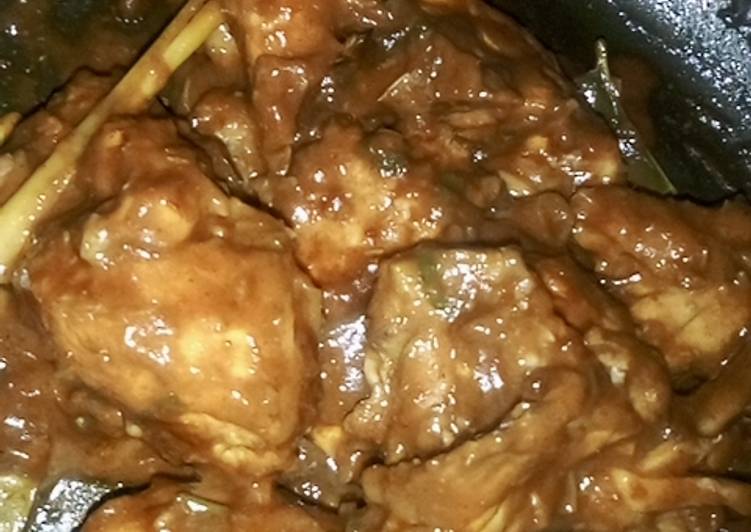 Bagaimana memasak Ayam bumbu rendang instan yang Lezat Sekali