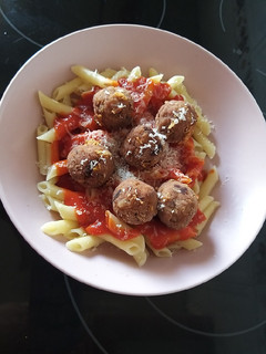Una foto de Albóndigas supremas con macarrones