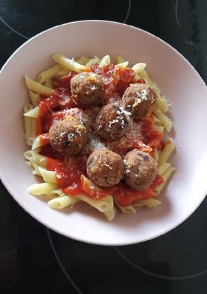 Una foto de Albóndigas supremas con macarrones