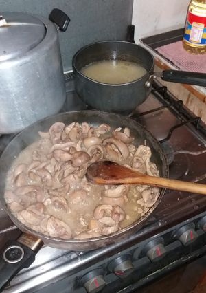 Una foto de Riñones de cerdo al vino blanco