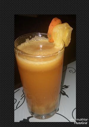 A picture of Carrot and pineapple juice..