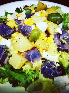 Una foto de Hojas gourmet con patatas y huevos