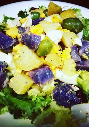 Una foto de Hojas gourmet con patatas y huevos