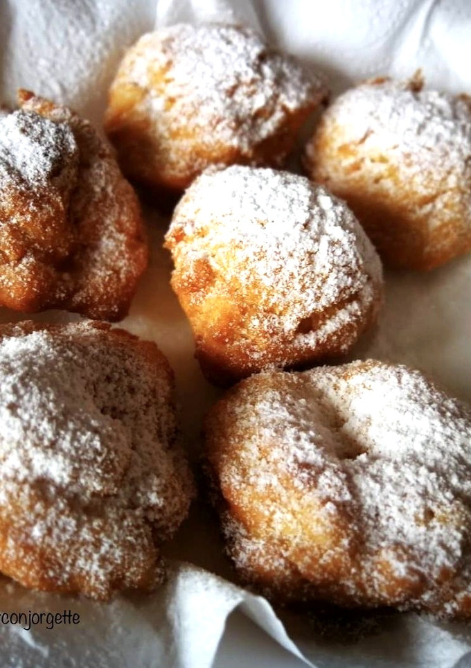 Una foto de Buñuelos crujientes al limón 🍋