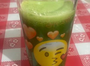 Una foto de Jugo verde energizante 🥒🥬🍏🍈