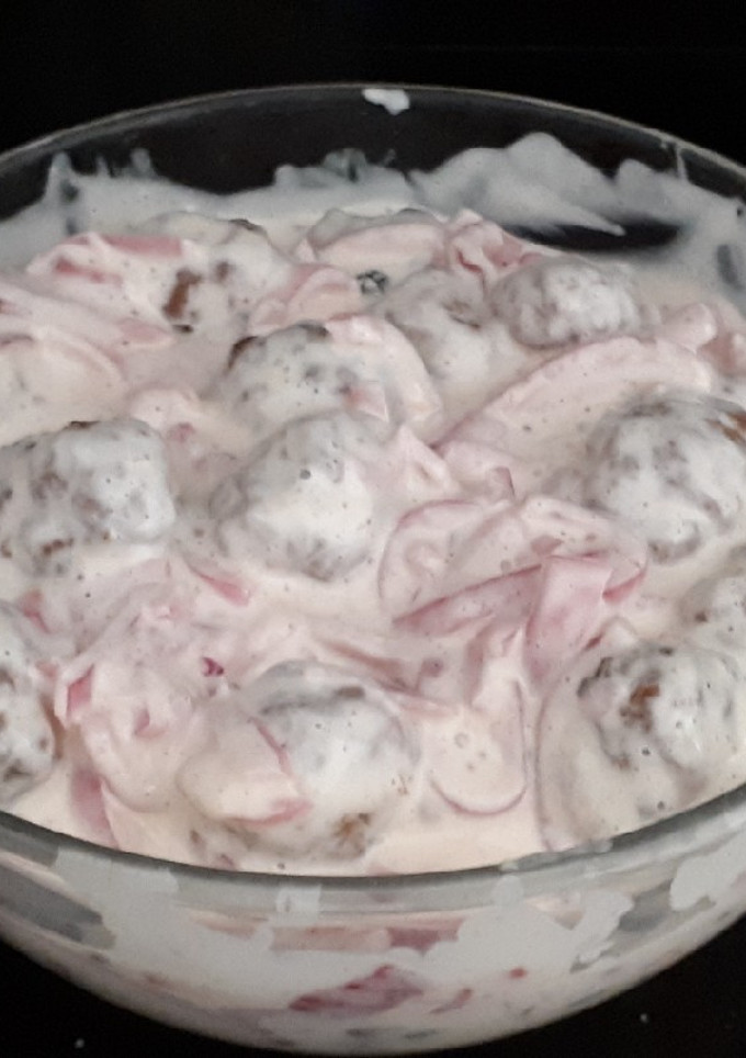 Una foto de Ensaladilla con albóndigas