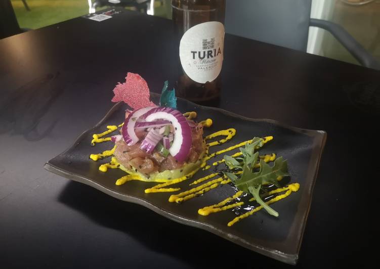 Tartar de atún marinado y guacamole