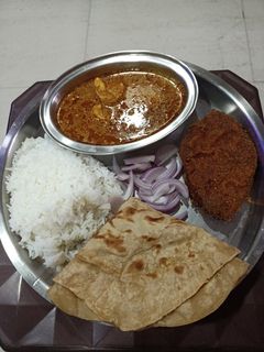 सूरमयी फ्राय आणि कोळंबी रस्सा (surmai fry ani kolambi rassa recipe in marathi) रेसिपी चे मुख्य फोटो