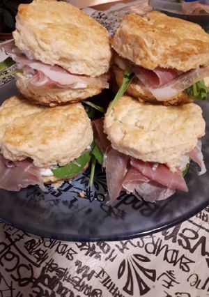 Una foto de Scones de queso