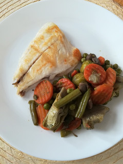Una foto de Menestra de verduras y dorada a la plancha