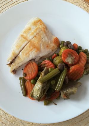 Una foto de Menestra de verduras y dorada a la plancha