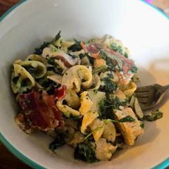 A picture of Chicken, Bacon, Mushroom & Spinach Pasta.