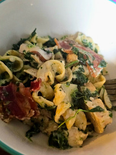 A picture of Chicken, Bacon, Mushroom & Spinach Pasta.