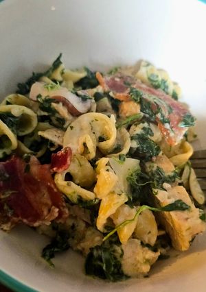 A picture of Chicken, Bacon, Mushroom & Spinach Pasta.
