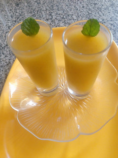 કાચી કેરી નું શરબત (Kachi Keri Sharbat Recipe In Gujarati) રેસીપી મુખ્ય ફોટો
