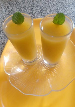 કાચી કેરી નું શરબત (Kachi Keri Sharbat Recipe In Gujarati) રેસીપી મુખ્ય ફોટો