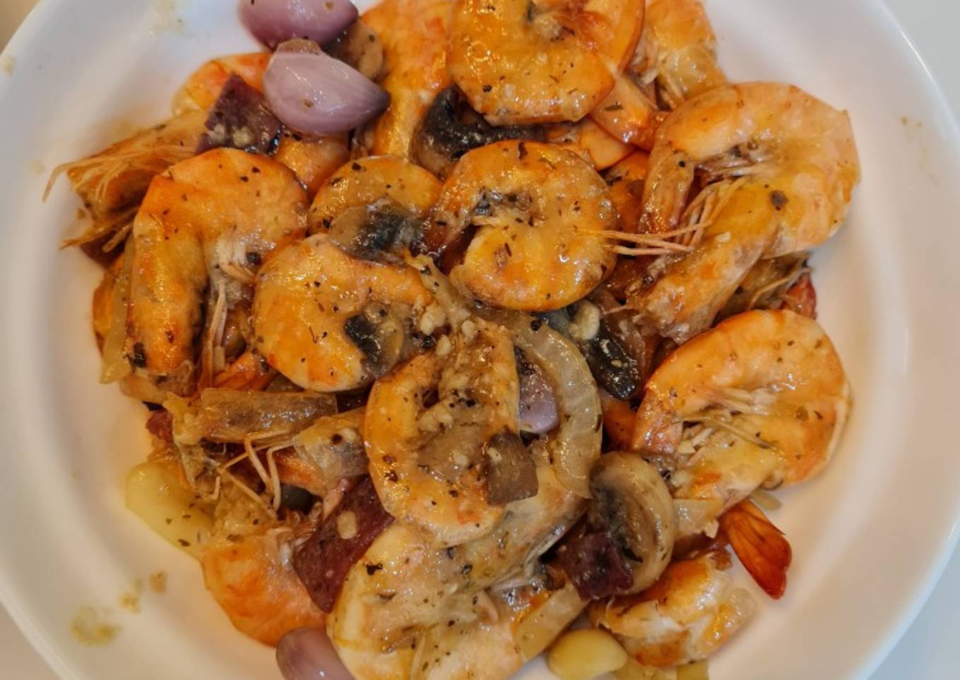 Garlic butter prawn with smoked beef