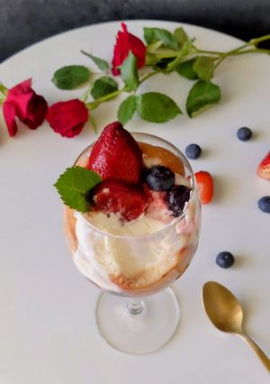 A picture of Berry Tiramisu in wineglass.