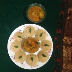 A picture of Semolina Oats Idli.