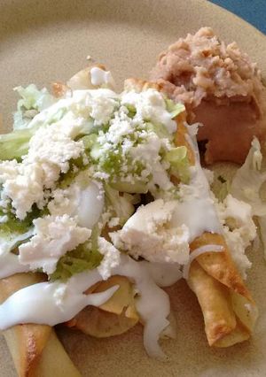 Una foto de Flautas de pollo. ॐ