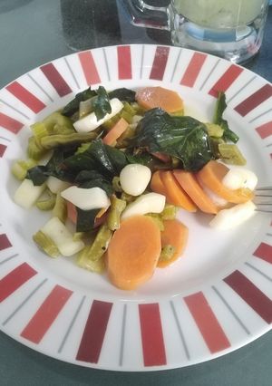 Una foto de Ensalada de verduras en escabeche