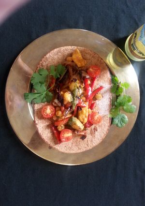 A picture of Chicken Boti Shwarma on Glueten Free Bread.