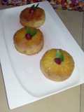 Mini tortas de piña al estilo piña colada, con una textura muy mojada y untuosa pero no pesada