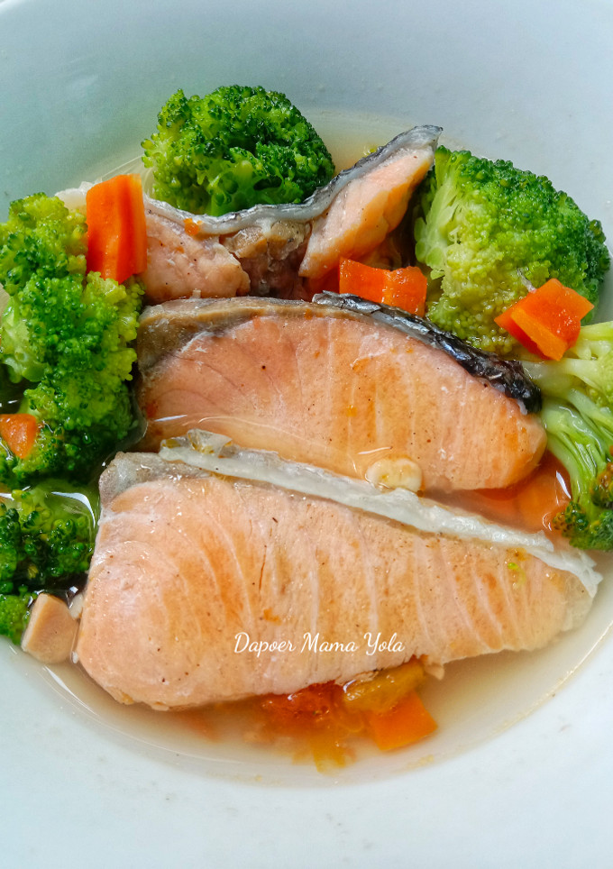 Foto resep Sup Ikan Salmon Brokoli dan Wortel MPASI 1 Tahun +