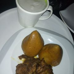 A picture of Moimoi (Alale) with kunun gyada and peppered chicken.