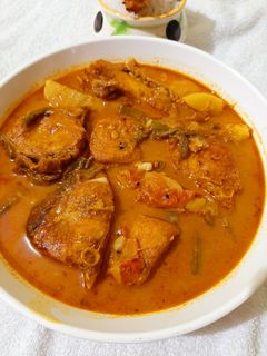 সবজি দিয়ে কাতলা মাছের ঝোল (sobji diye macher jhol recipe Bengali) রেসিপির প্রধান ছবি
