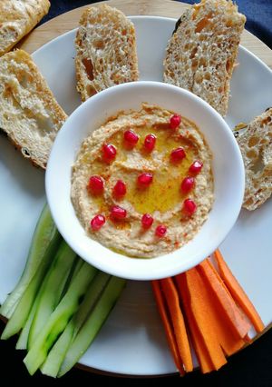 A picture of Hummus.