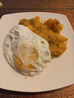 Una foto de Charquicán con huevo
