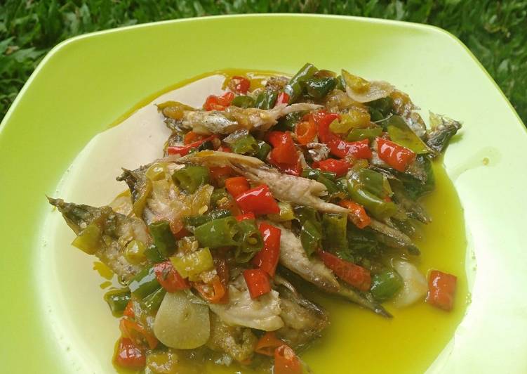 5. Ikan tongkol sambel iris