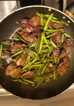 Csirkemáj babal recept fotója