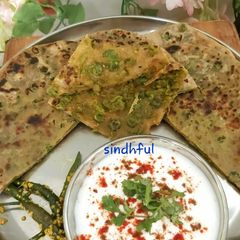 A picture of Green Peas Parathas.